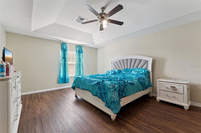 Image No.18-6 Bed House for sale