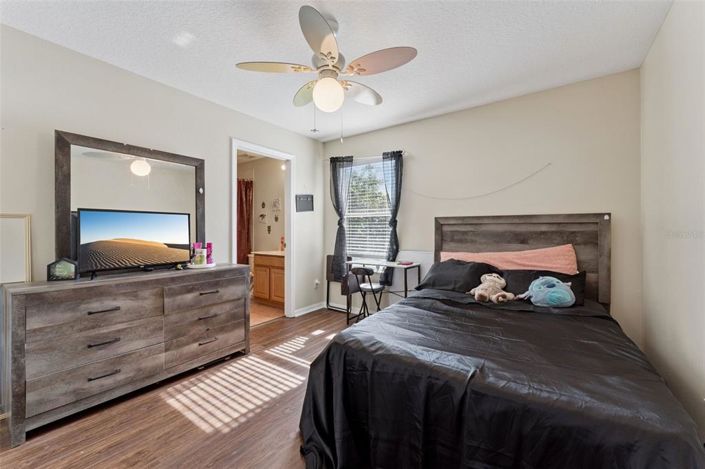 Image No.22-6 Bed House for sale