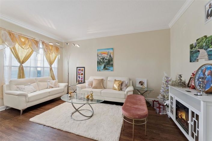 Image No.6-6 Bed House for sale