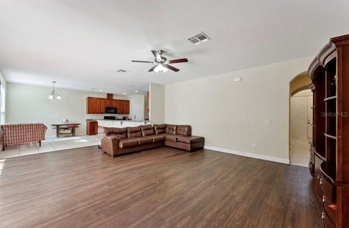 Image No.9-6 Bed House for sale