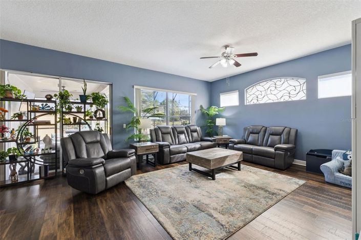 Image No.15-4 Bed House for sale