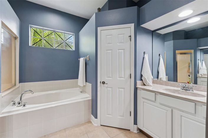 Image No.25-4 Bed House for sale