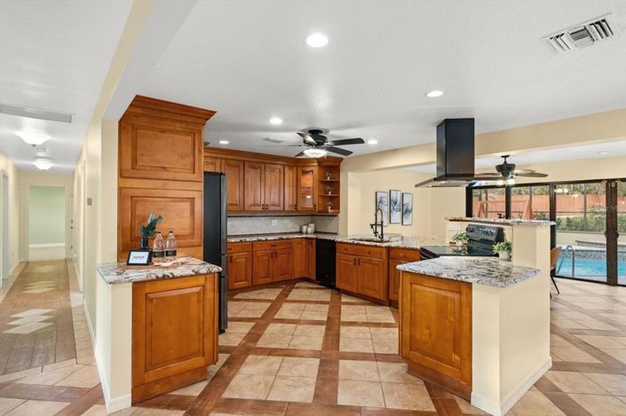 Image No.12-3 Bed House for sale