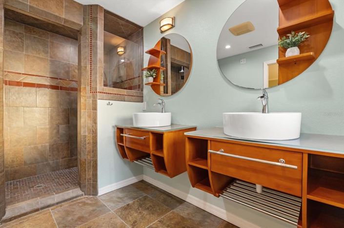 Image No.20-3 Bed House for sale