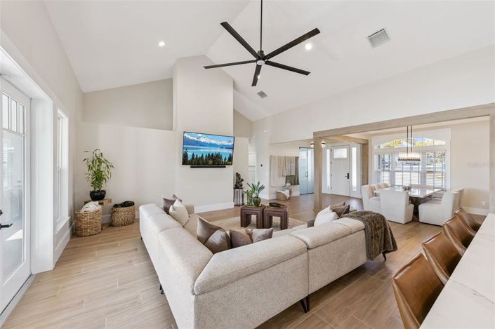 Image No.11-5 Bed House for sale