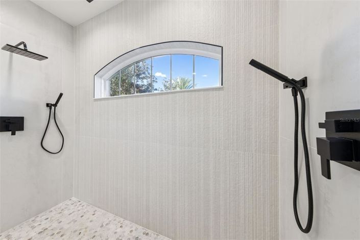 Image No.32-5 Bed House for sale