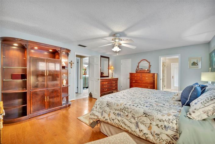 Image No.18-3 Bed House for sale