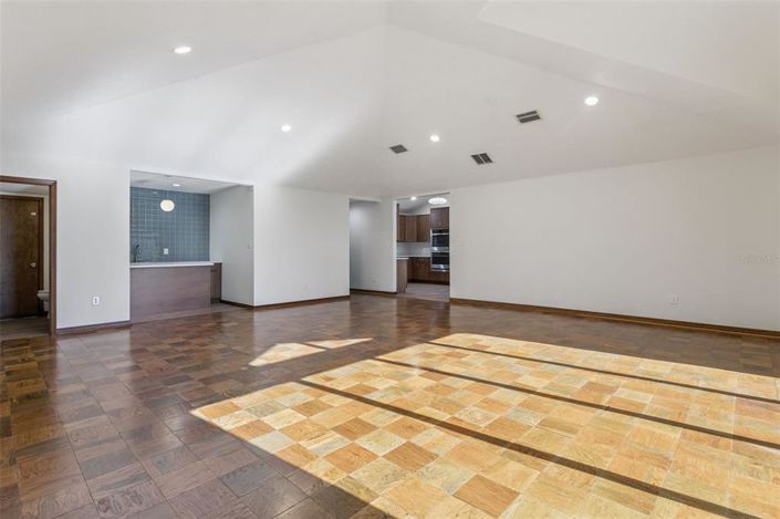 Image No.10-4 Bed House for sale