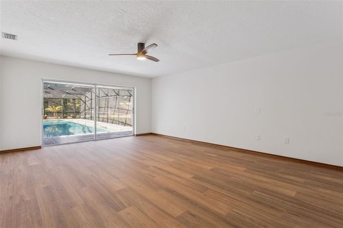 Image No.24-4 Bed House for sale