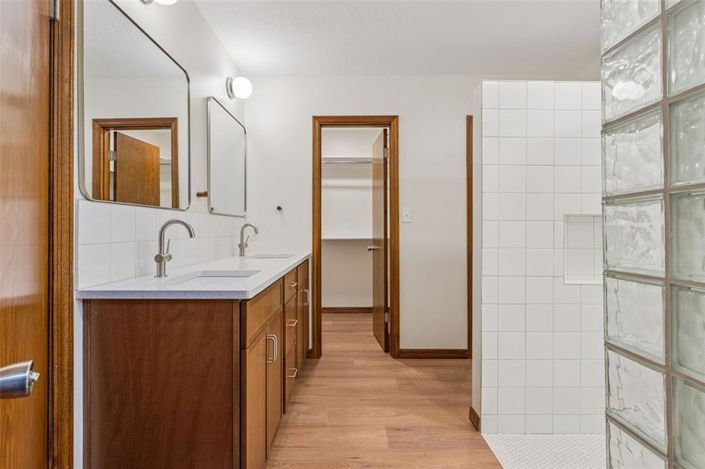 Image No.35-4 Bed House for sale