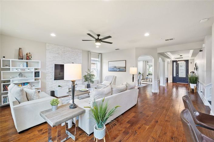 Image No.18-4 Bed House for sale