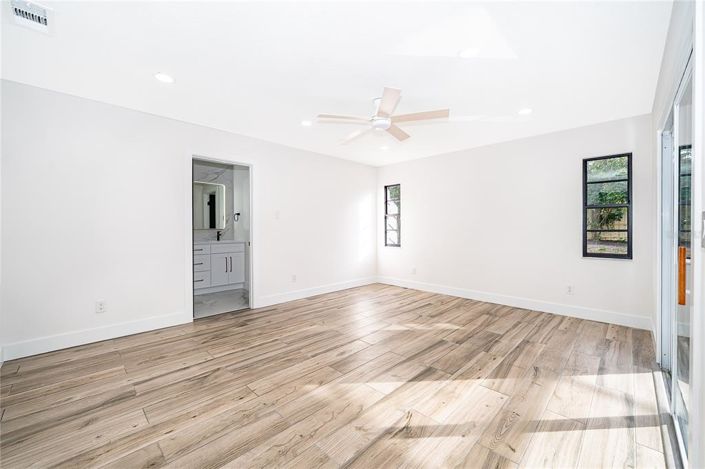 Image No.20-4 Bed House for sale