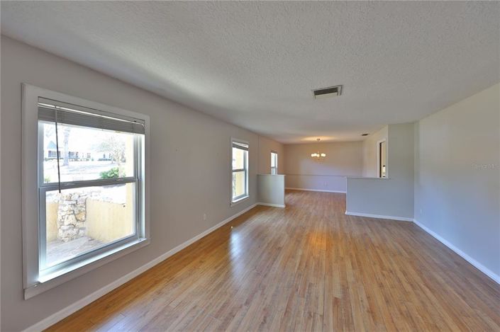 Image No.10-4 Bed House for sale