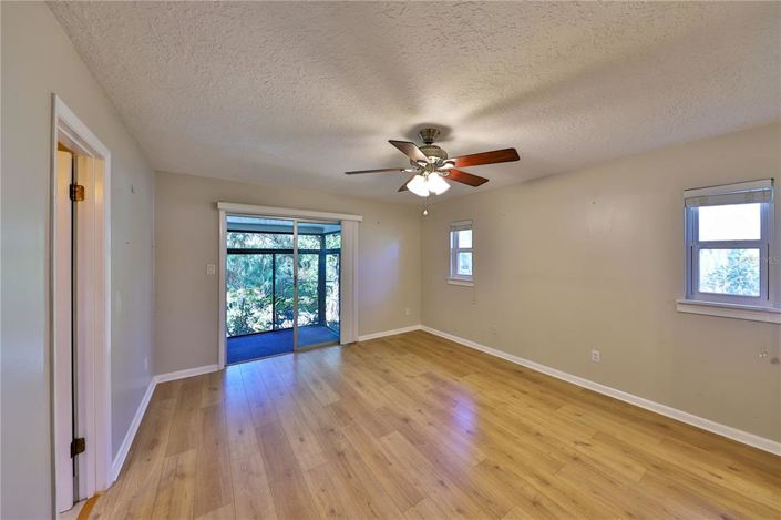 Image No.14-4 Bed House for sale