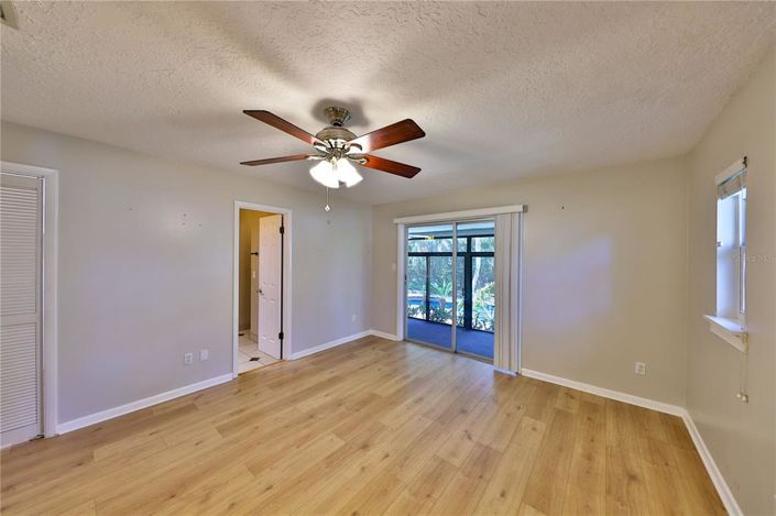 Image No.15-4 Bed House for sale