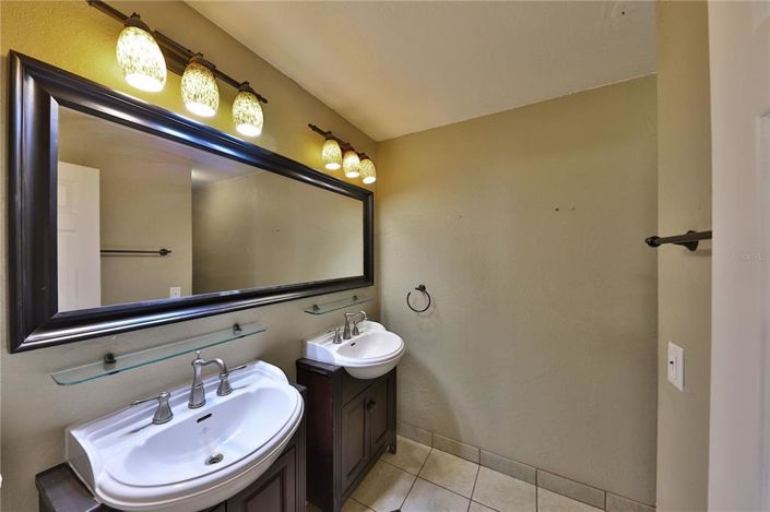 Image No.16-4 Bed House for sale