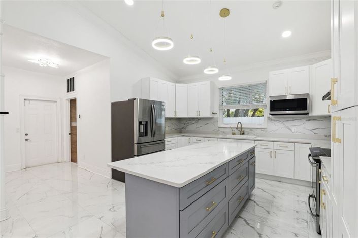 Image No.12-4 Bed House for sale