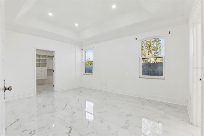 Image No.17-4 Bed House for sale