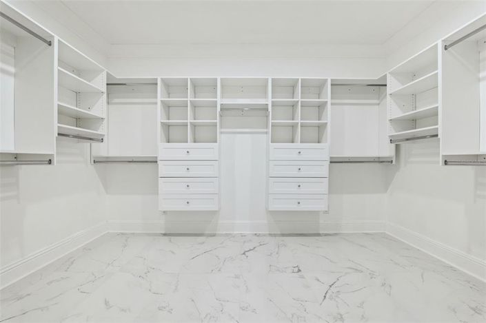 Image No.20-4 Bed House for sale