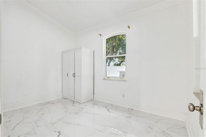 Image No.21-4 Bed House for sale