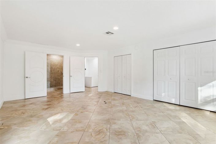 Image No.24-4 Bed House for sale