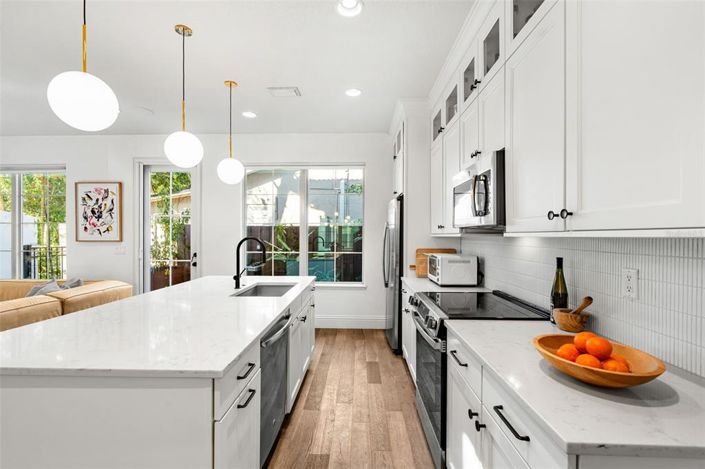 Image No.12-3 Bed Townhouse for sale