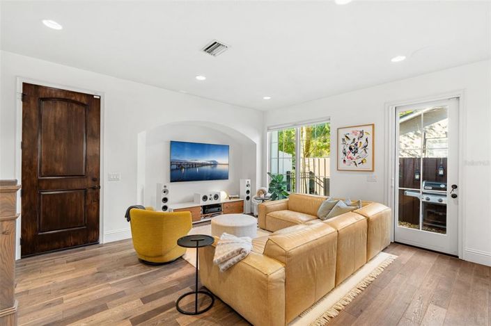 Image No.5-3 Bed Townhouse for sale