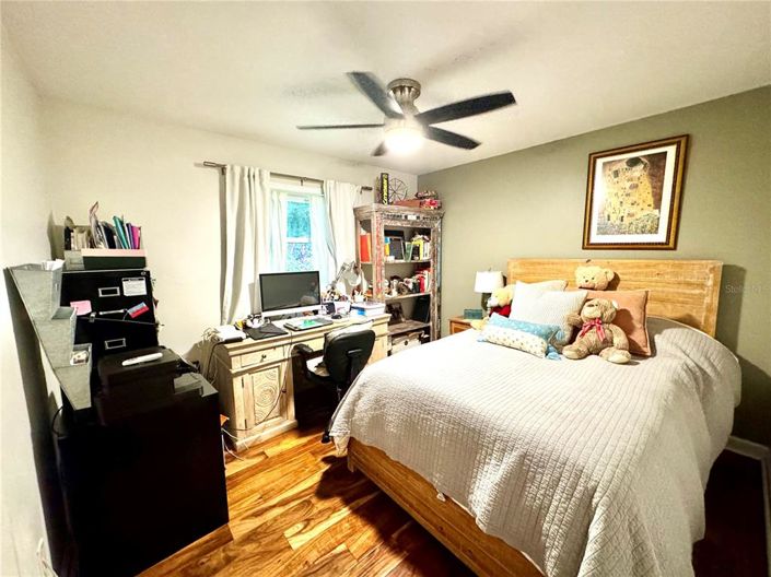 Image No.21-5 Bed House for sale