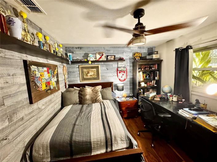 Image No.24-5 Bed House for sale