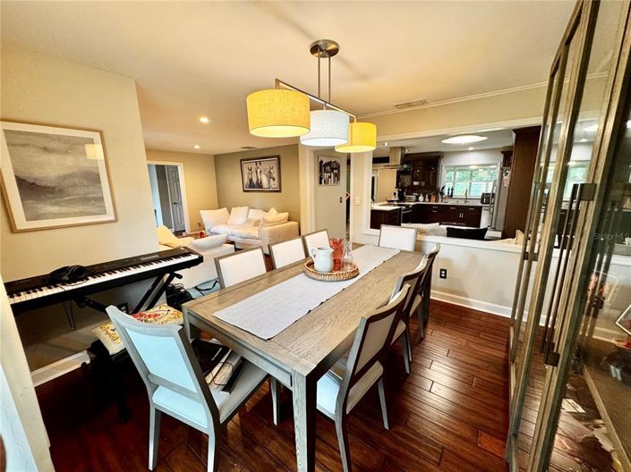 Image No.7-5 Bed House for sale