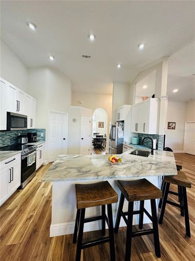 Image No.18-4 Bed House for sale