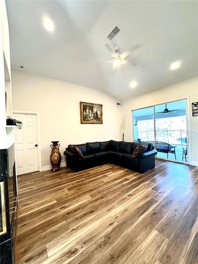 Image No.24-4 Bed House for sale