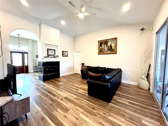 Image No.25-4 Bed House for sale