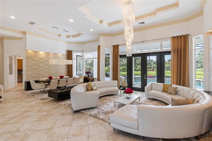 Image No.18-5 Bed House for sale