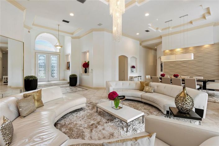 Image No.19-5 Bed House for sale