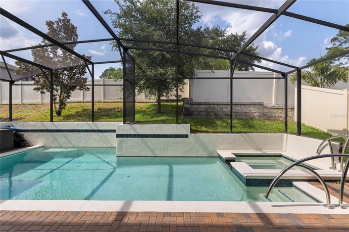 Image No.2-4 Bed House for sale