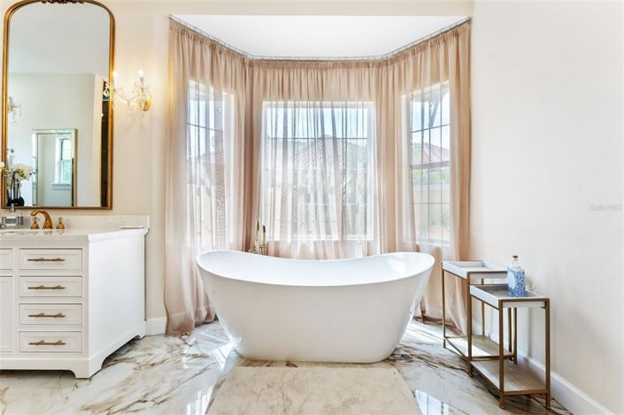 Image No.11-4 Bed House for sale