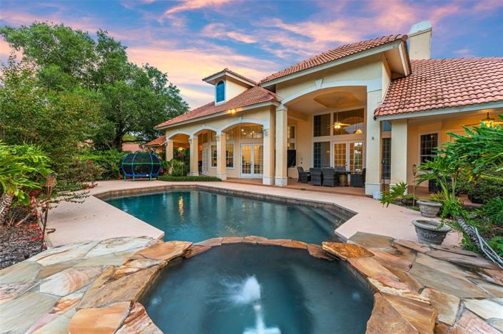 Image No.2-4 Bed House for sale