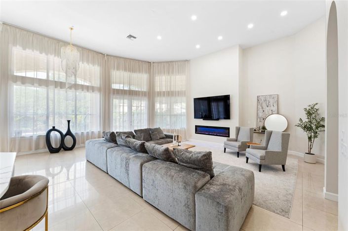 Image No.30-4 Bed House for sale