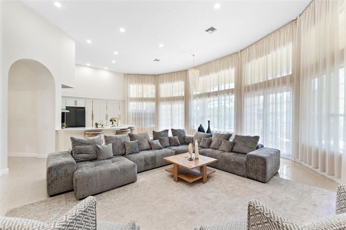 Image No.7-4 Bed House for sale