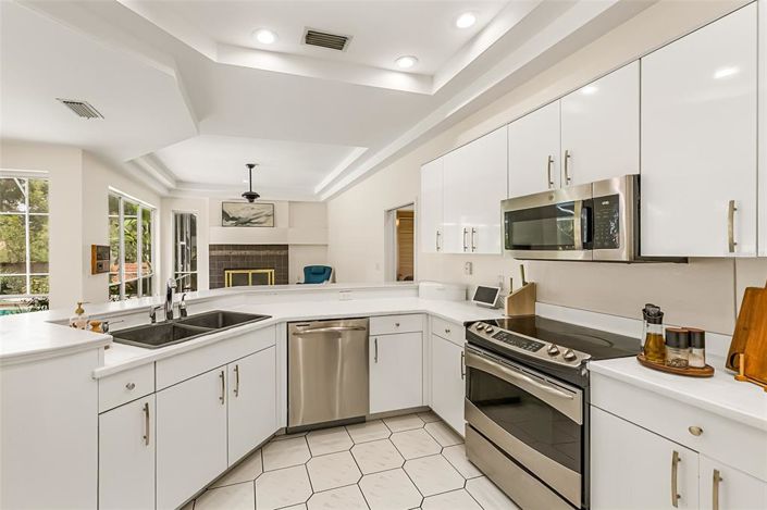 Image No.10-3 Bed House for sale