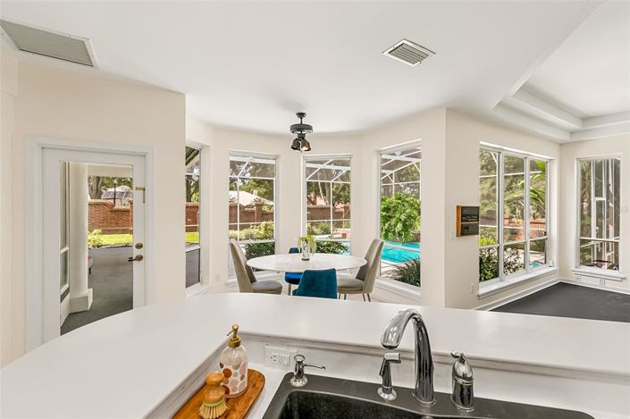 Image No.11-3 Bed House for sale