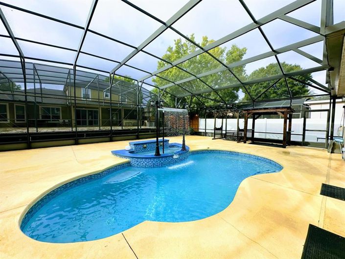 Image No.26-6 Bed House for sale