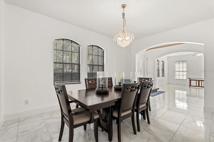 Image No.3-6 Bed House for sale