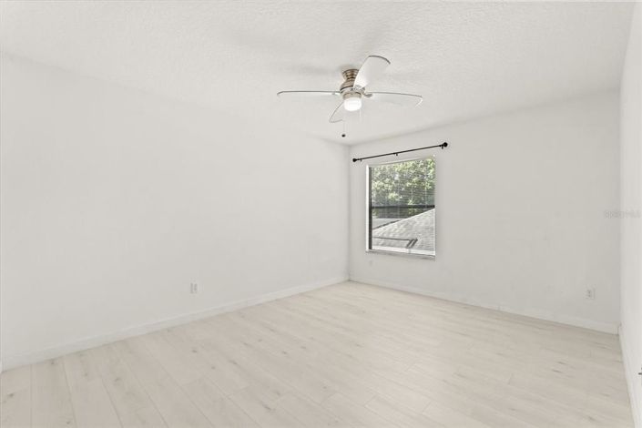 Image No.32-6 Bed House for sale