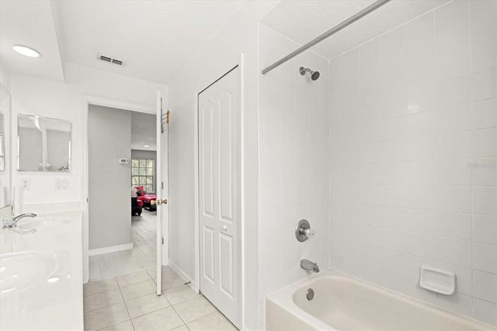 Image No.36-6 Bed House for sale