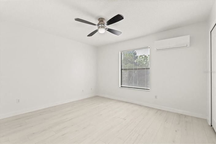 Image No.37-6 Bed House for sale