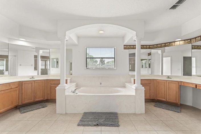 Image No.41-6 Bed House for sale