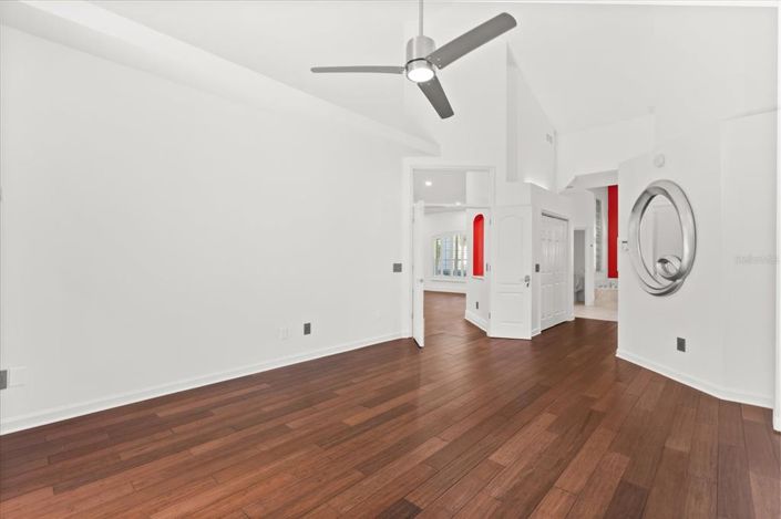 Image No.15-4 Bed House for sale