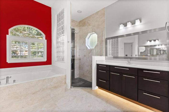 Image No.20-4 Bed House for sale